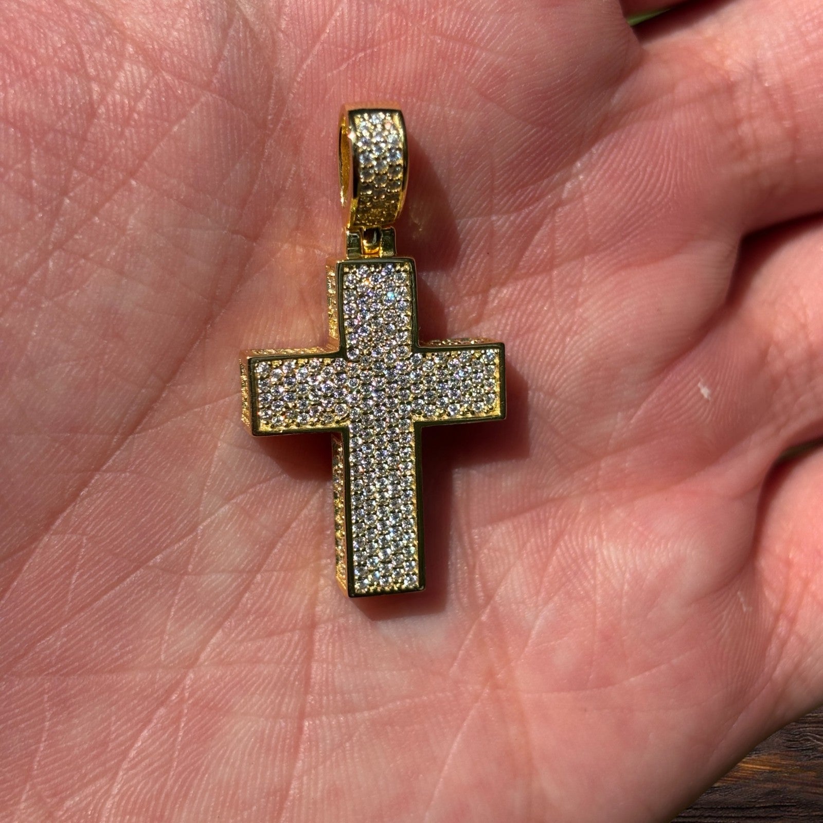 925 Sterling Silver 3D Cross Pendant With Moissanite - Small