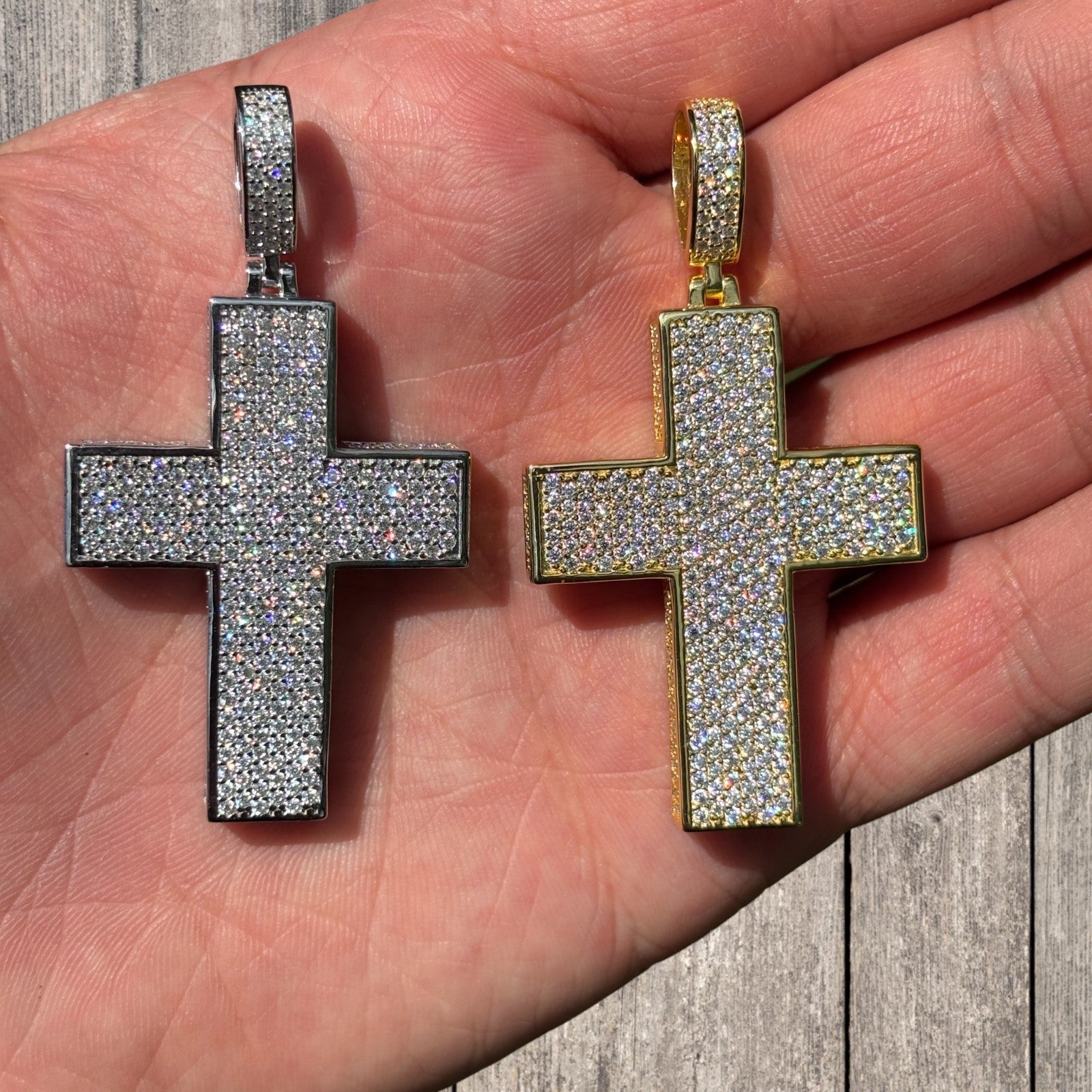 925 Sterling Silver 3D Cross Pendant With Moissanite - Medium