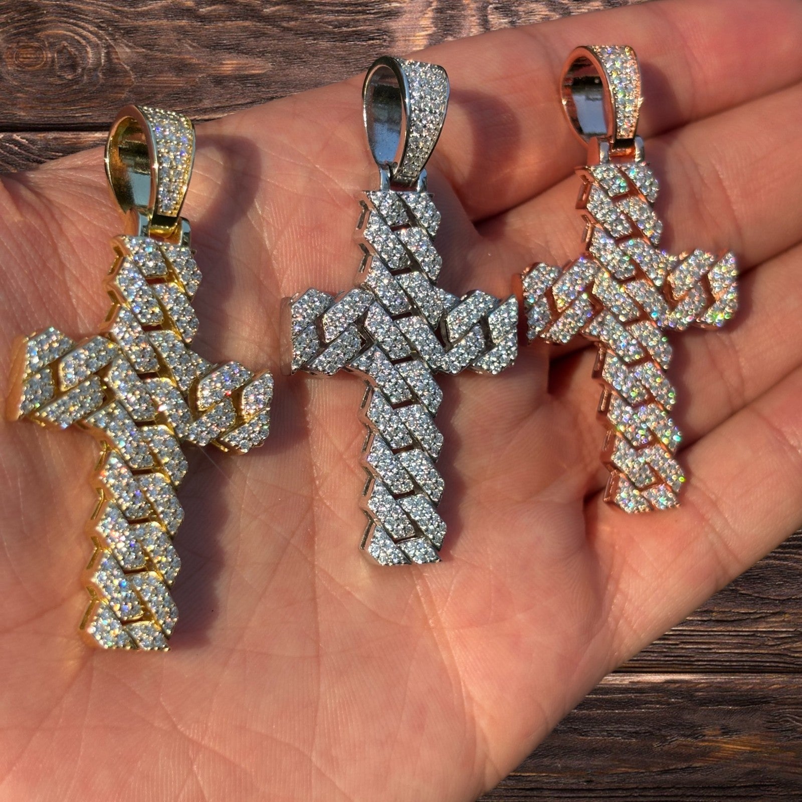 925 Sterling Silver Cuban Prong Cross With Moissanite - Medium