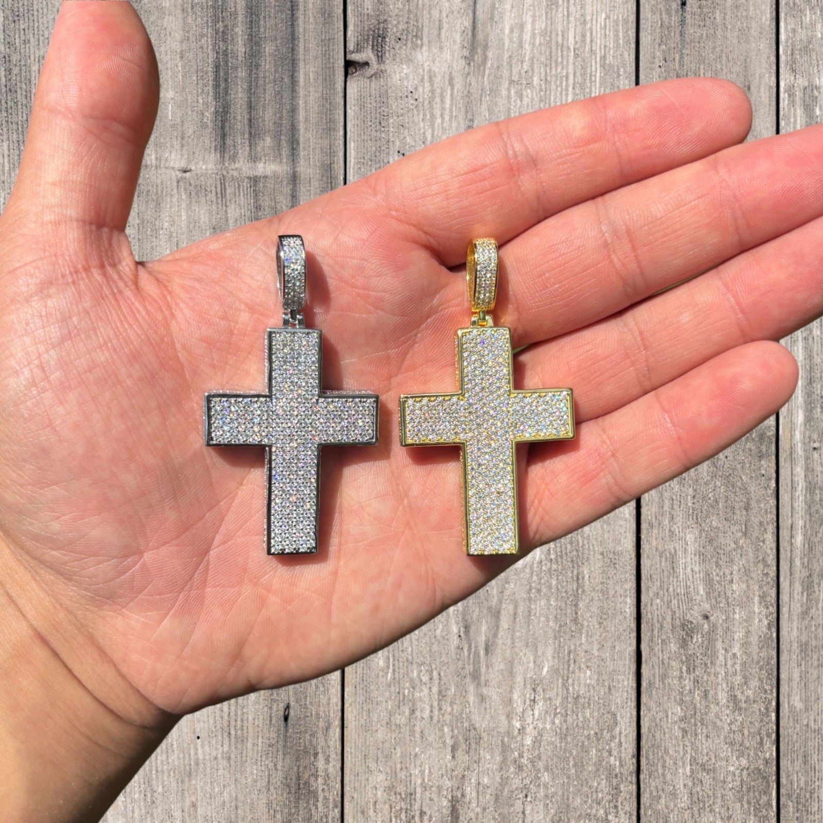 925 Sterling Silver 3D Cross Pendant With Moissanite - Medium