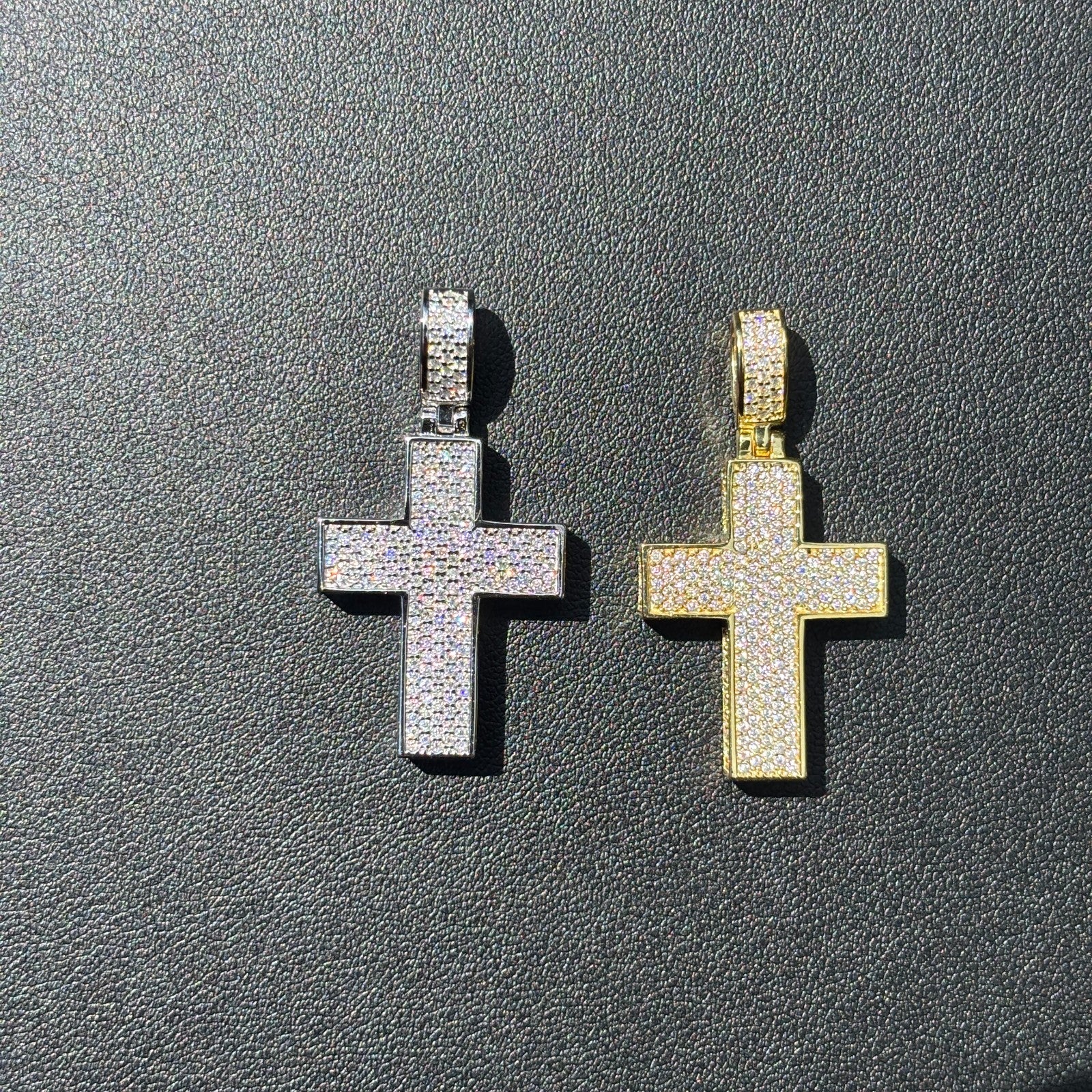 925 Sterling Silver 3D Cross Pendant With Moissanite - Small