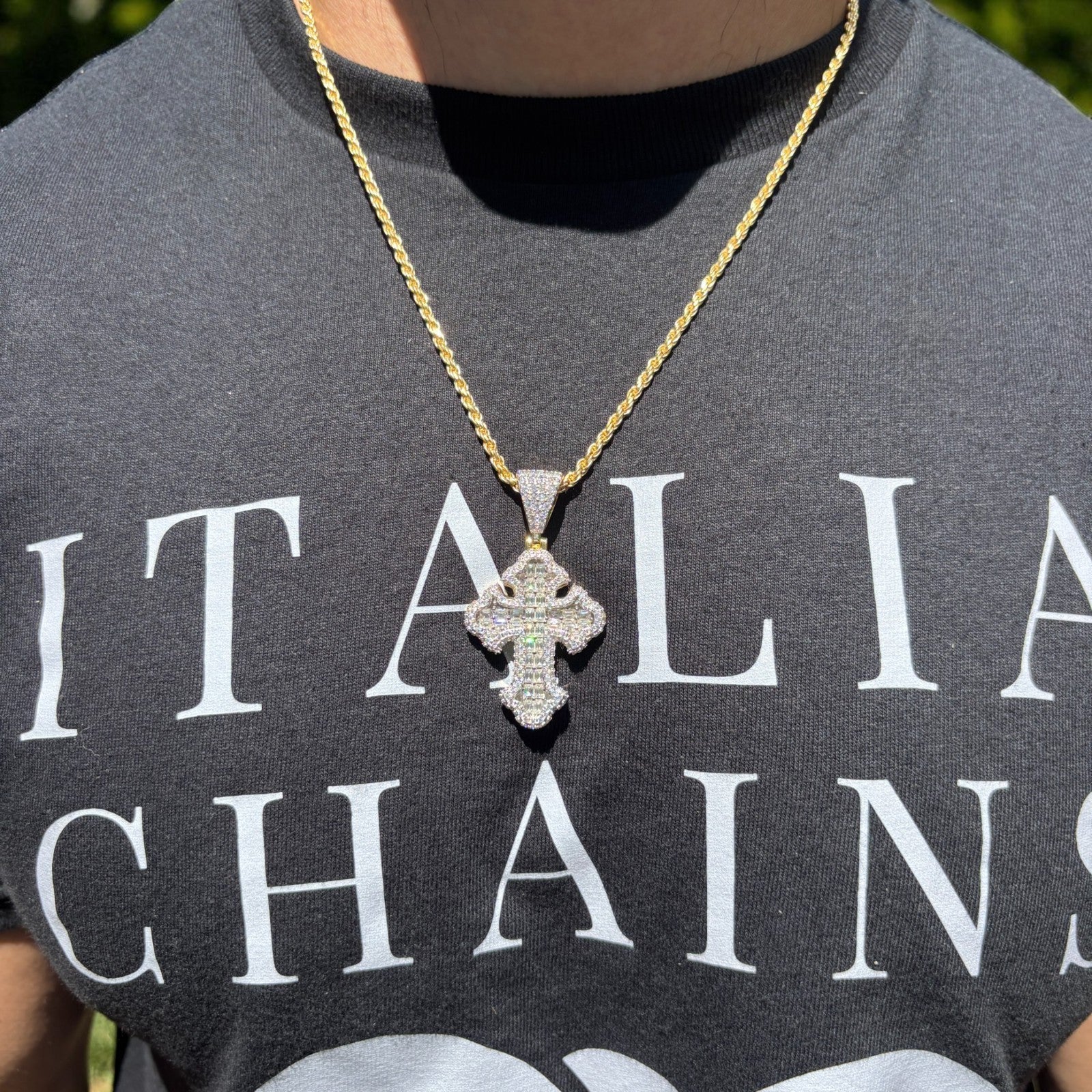 925 Sterling Silver Gothic Cross With Moissanite - Medium