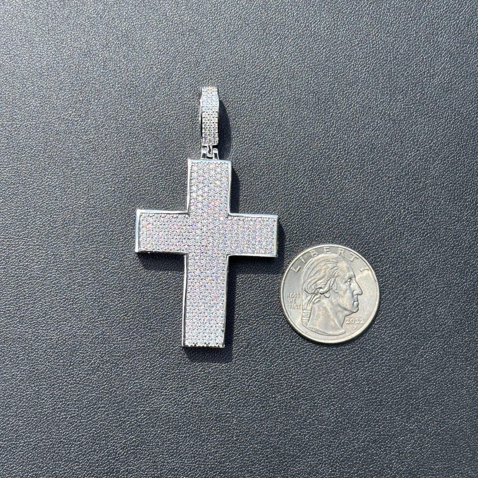 925 Sterling Silver 3D Cross Pendant With Moissanite - Medium