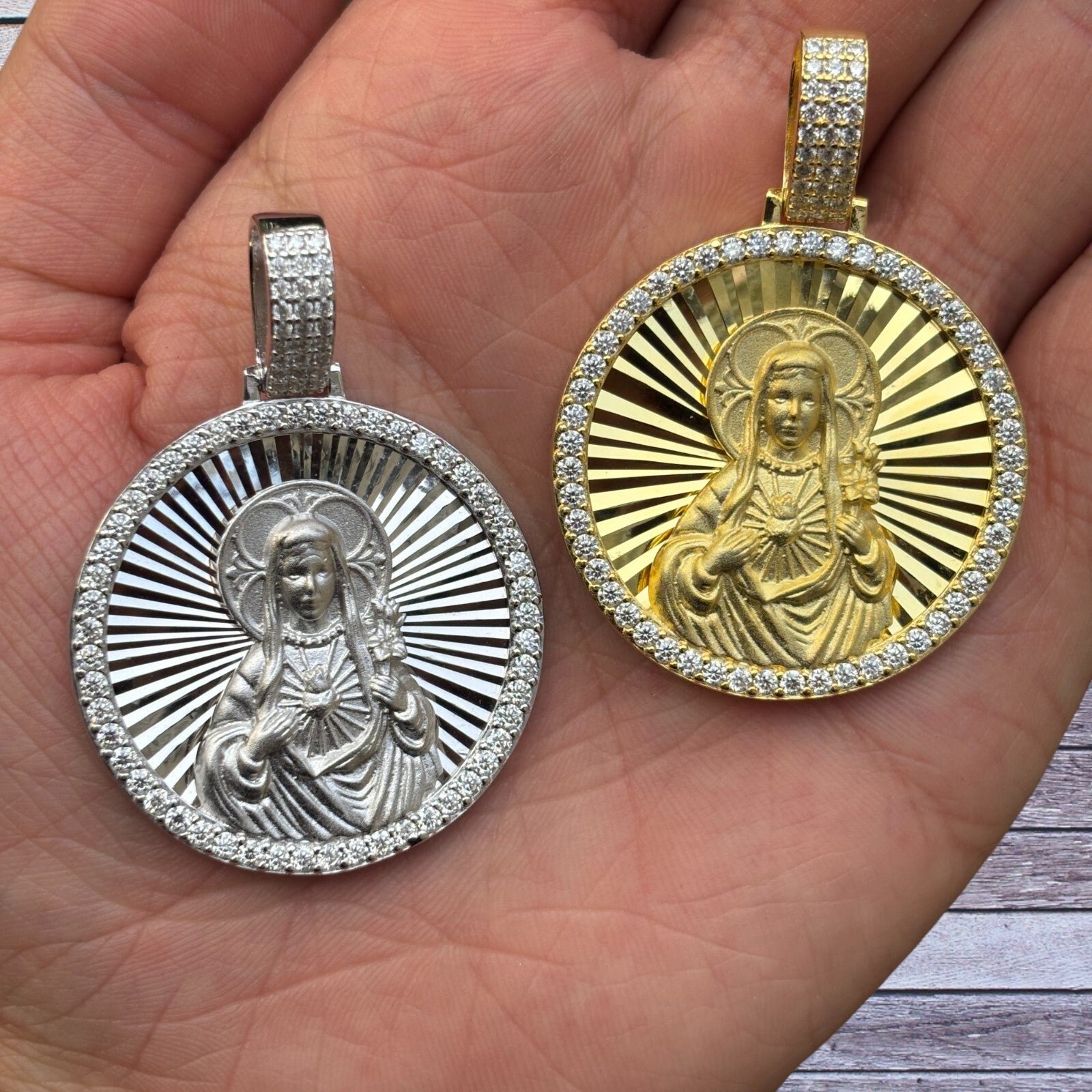 925 Sterling Silver Round Medallion Virgin Mary Pendant With Moissanite