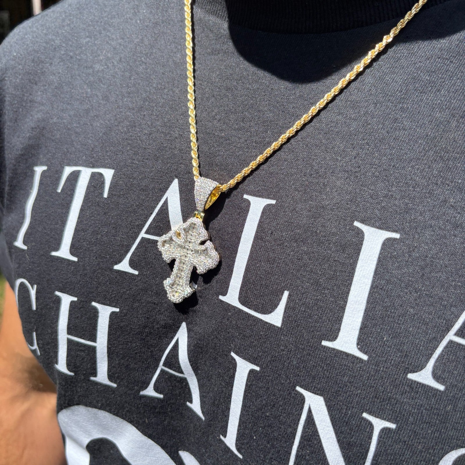 925 Sterling Silver Gothic Cross With Moissanite - Medium