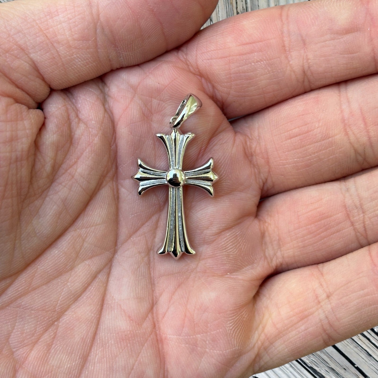 925 Sterling Silver Cross Hearts Pendant - Medium