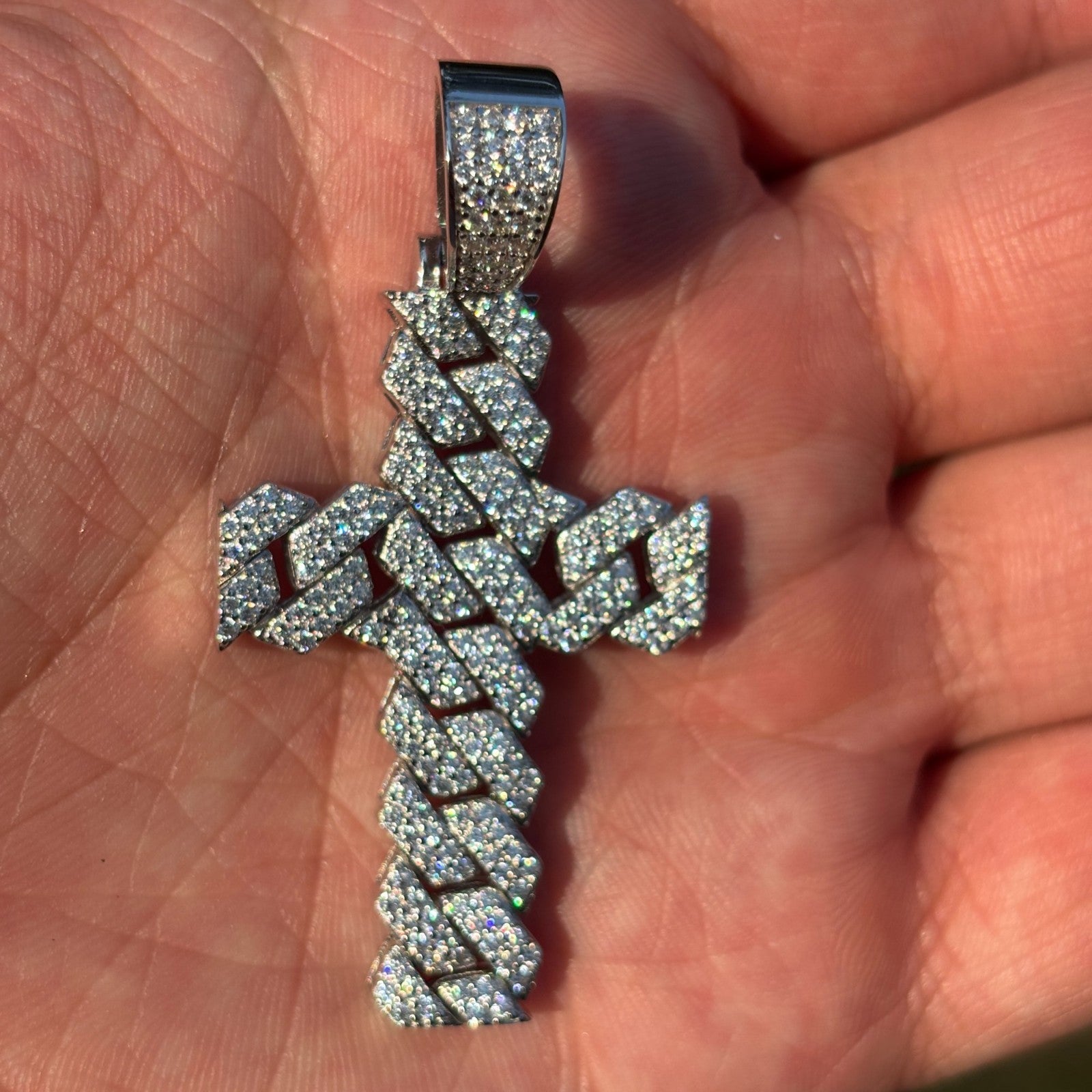 925 Sterling Silver Cuban Prong Cross With Moissanite - Medium