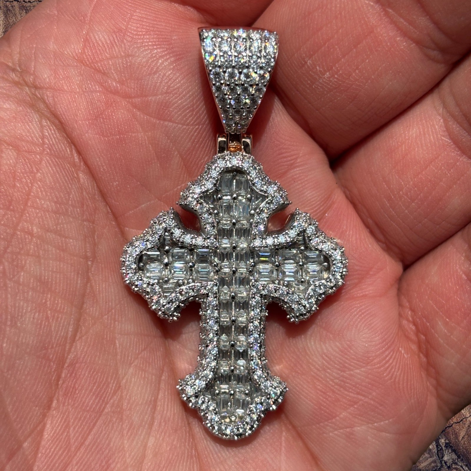 925 Sterling Silver Gothic Cross With Moissanite - Medium