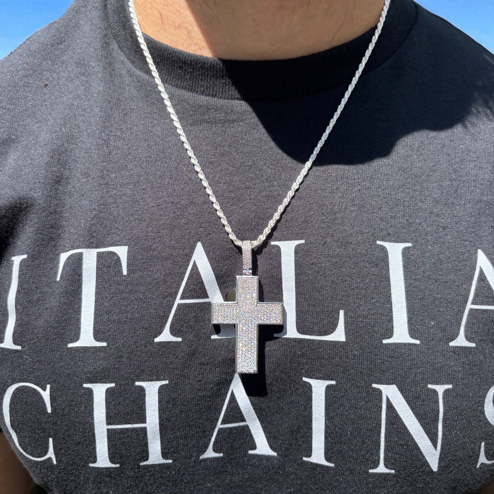 925 Sterling Silver 3D Cross Pendant With Moissanite - Medium