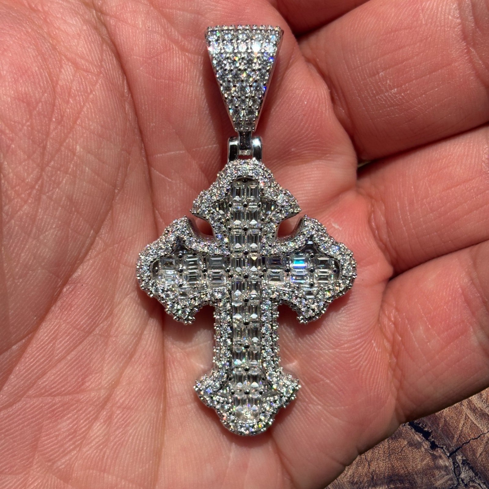 925 Sterling Silver Gothic Cross With Moissanite - Medium