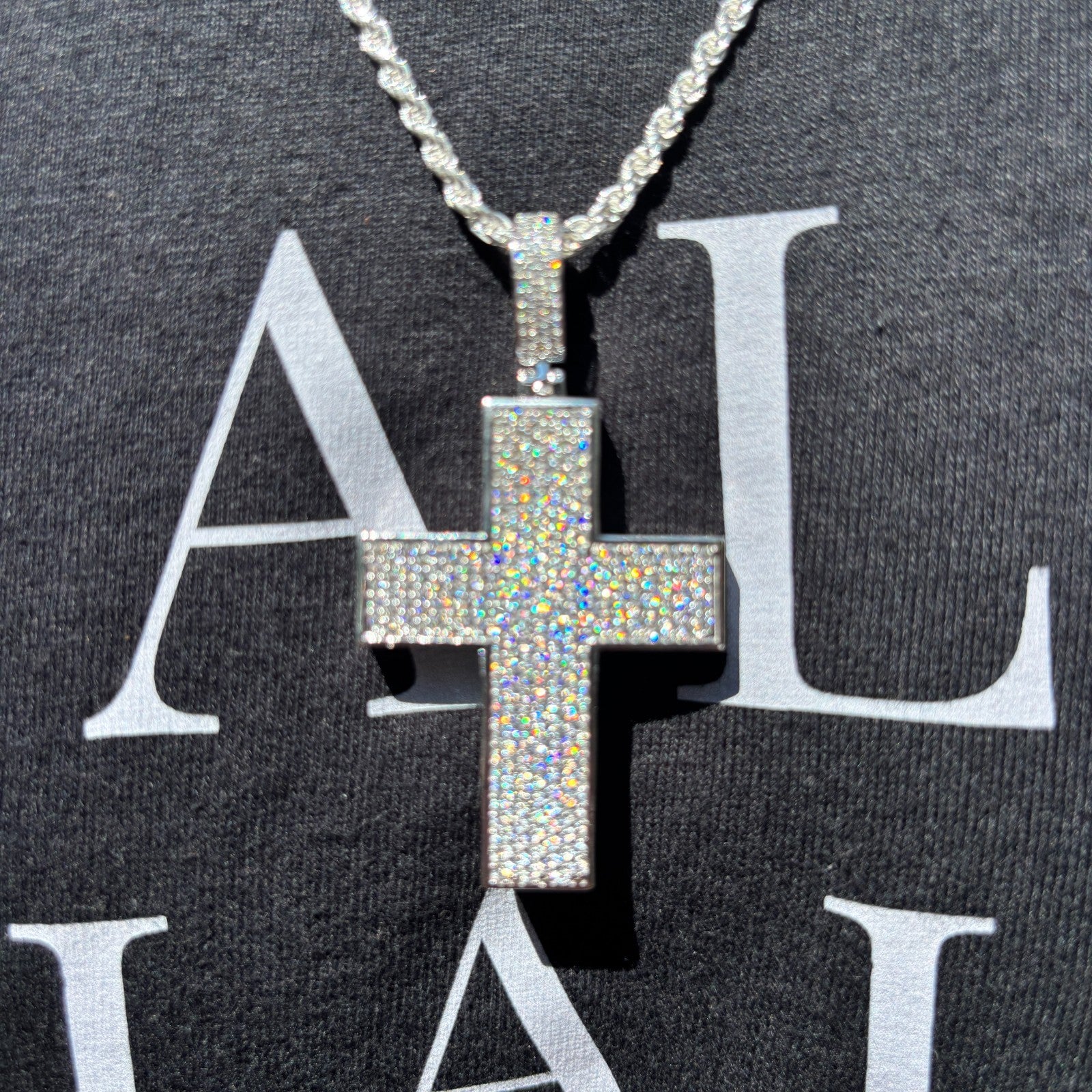 925 Sterling Silver 3D Cross Pendant With Moissanite - Medium