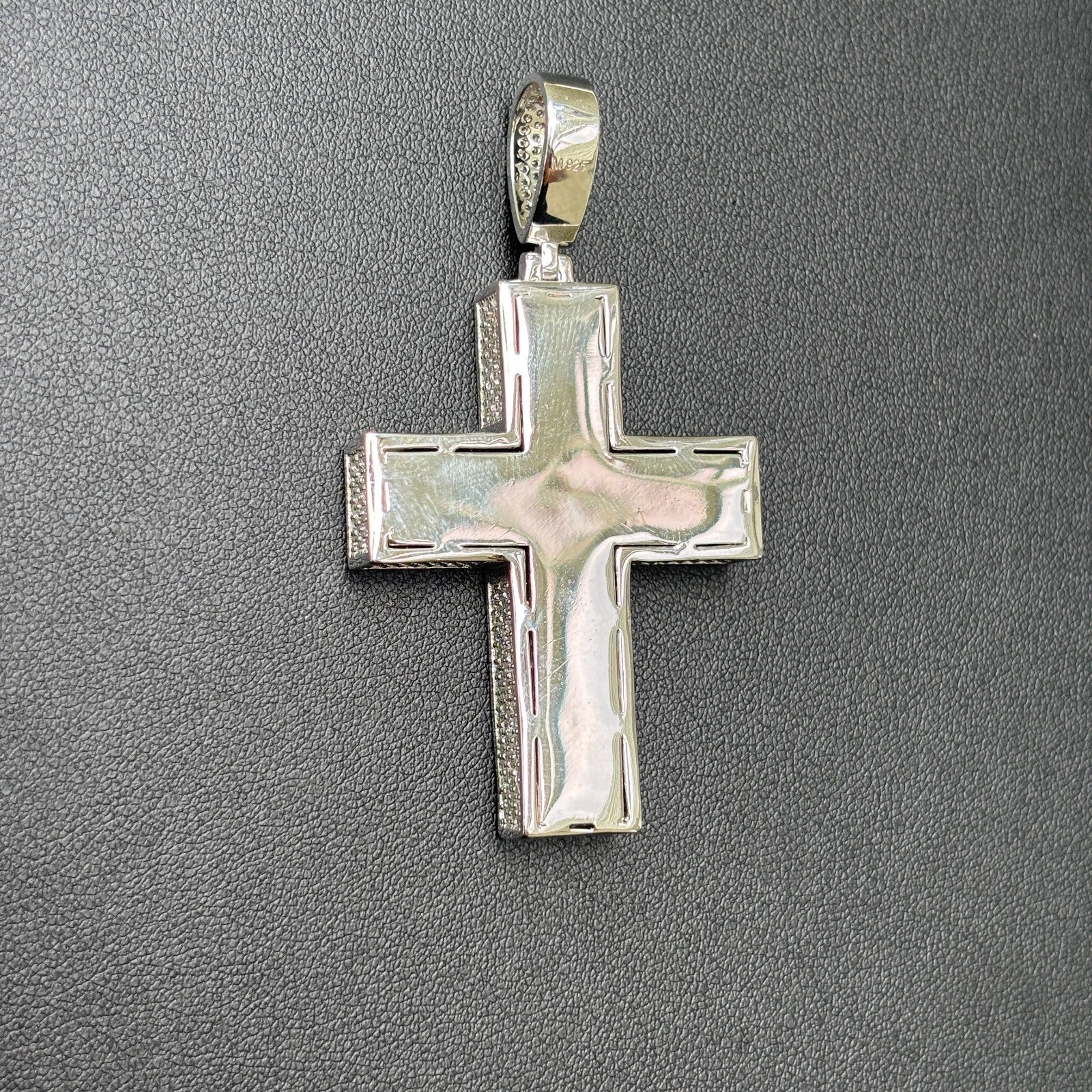 925 Sterling Silver 3D Cross Pendant With Moissanite - Medium