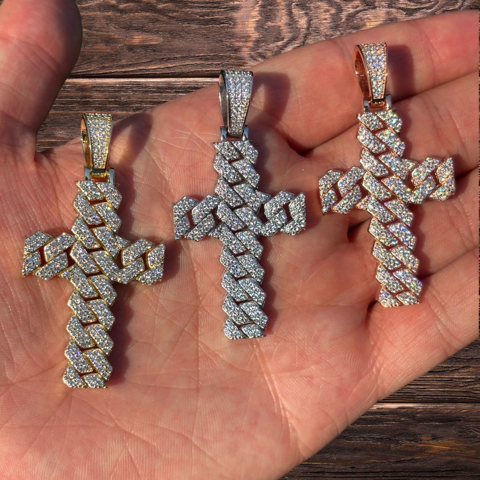 925 Sterling Silver Cuban Prong Cross With Moissanite - Medium