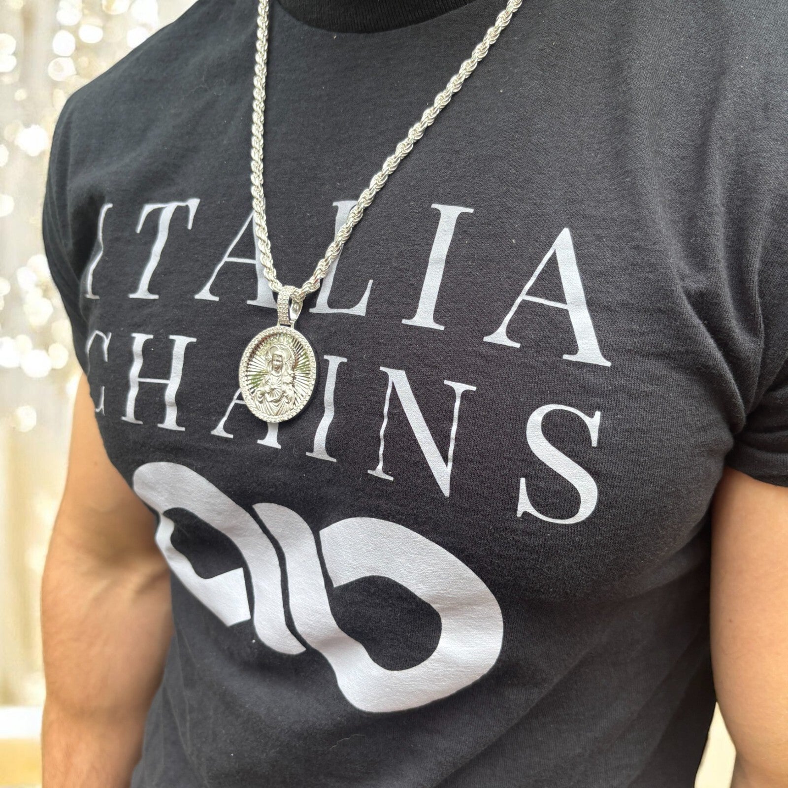 925 Sterling Silver Round Medallion Virgin Mary Pendant With Moissanite