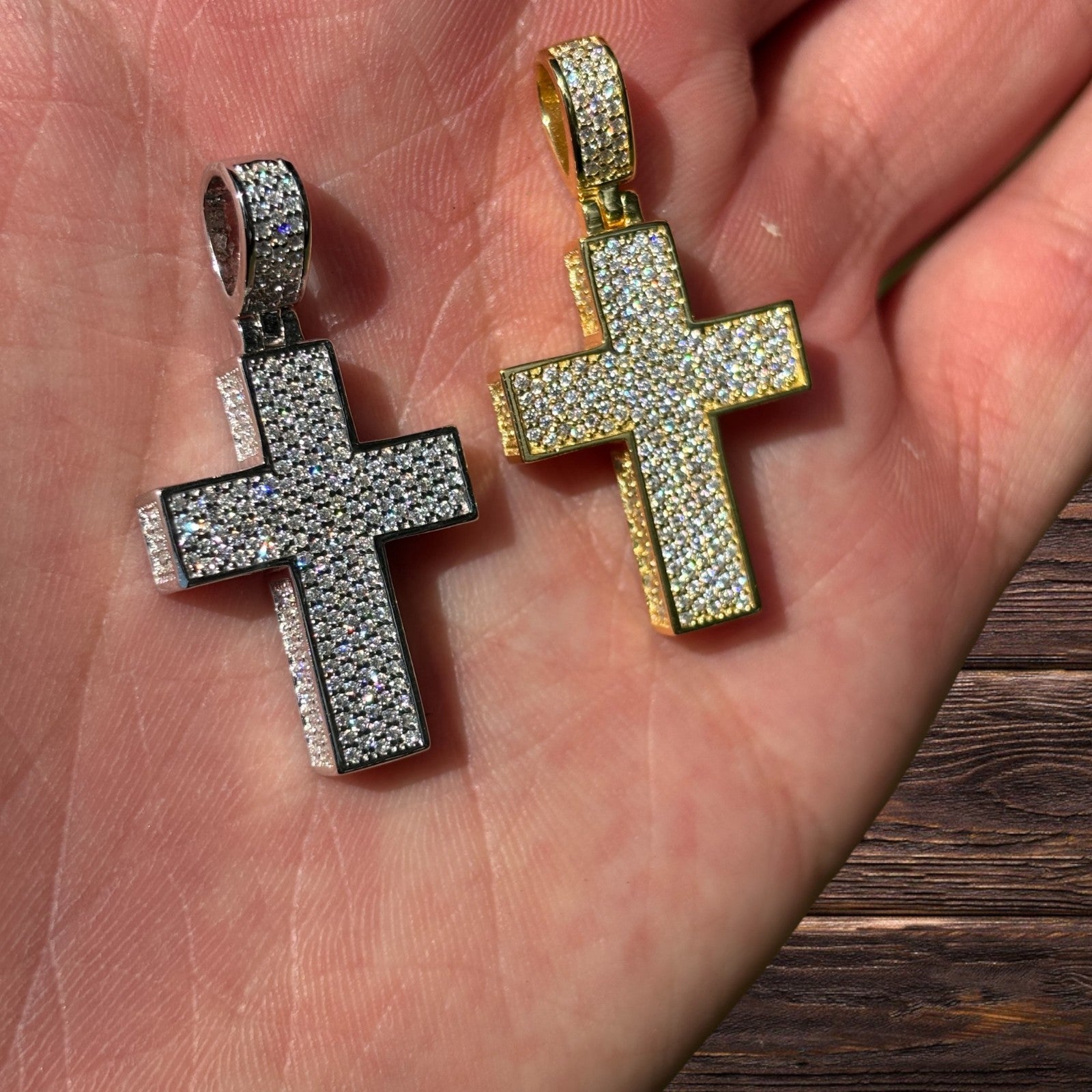 925 Sterling Silver 3D Cross Pendant With Moissanite - Small