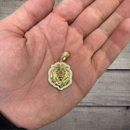 925 Sterling Silver Lion Head Pendant With Moissanite - Small