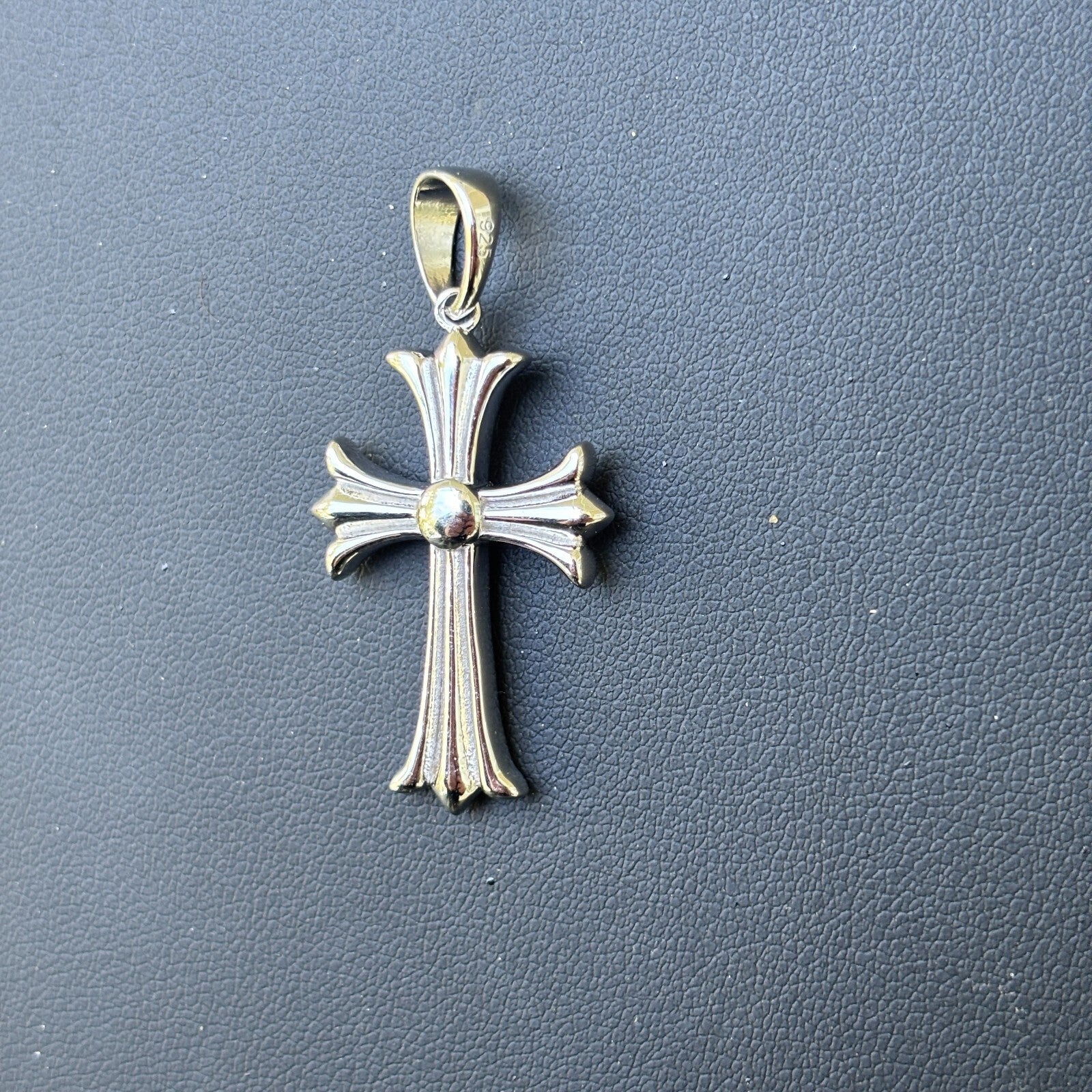 925 Sterling Silver Cross Hearts Pendant - Medium