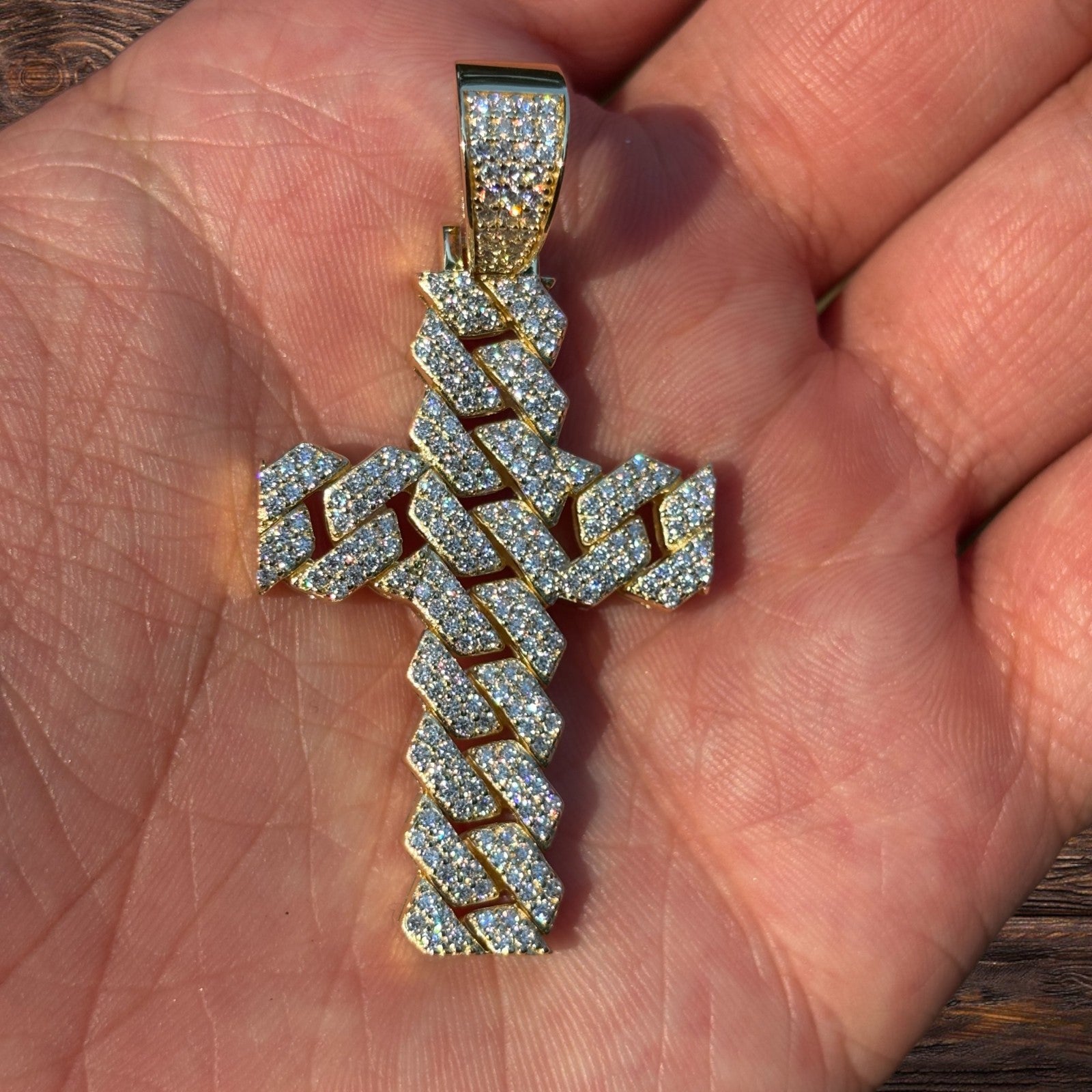 925 Sterling Silver Cuban Prong Cross With Moissanite - Medium
