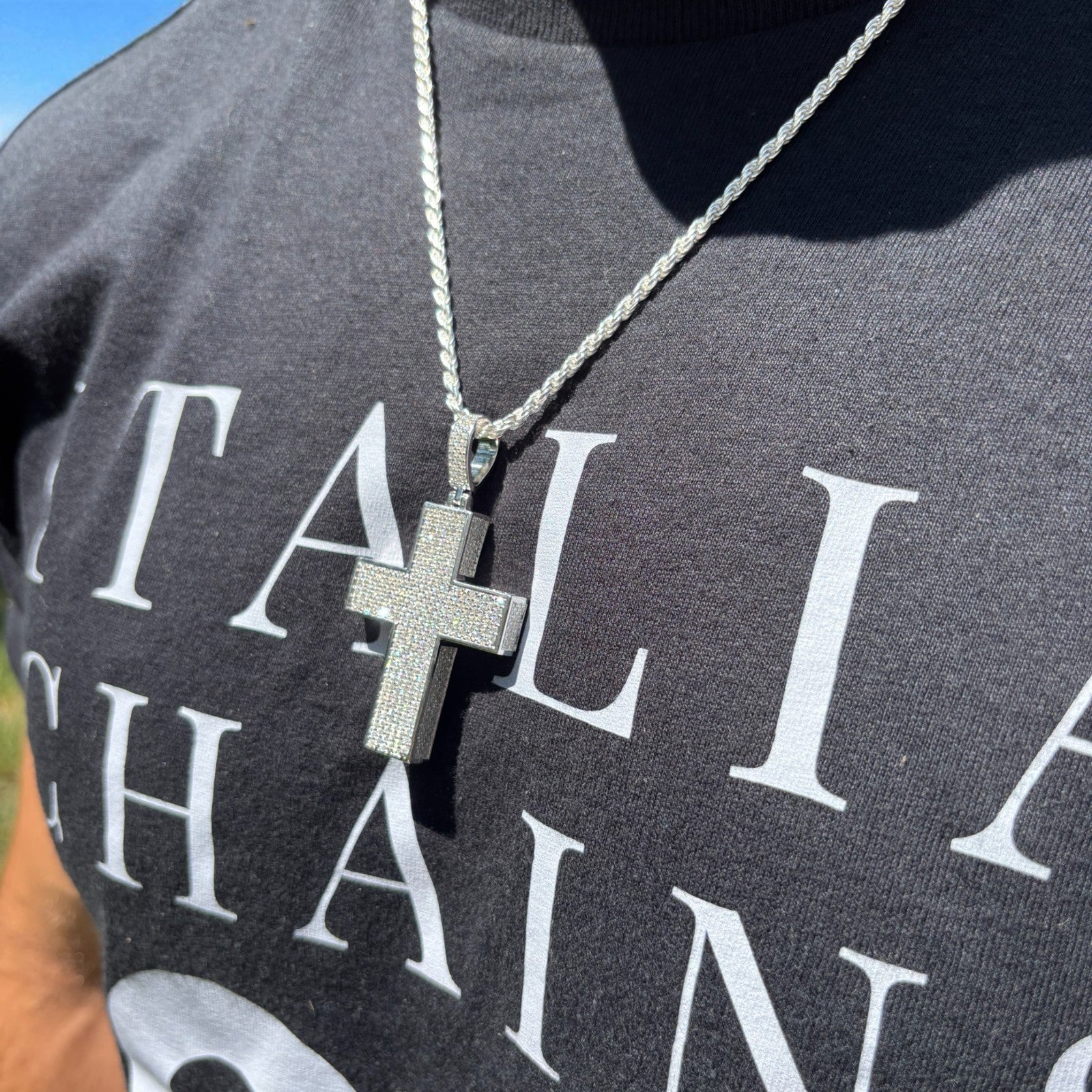 925 Sterling Silver 3D Cross Pendant With Moissanite - Medium