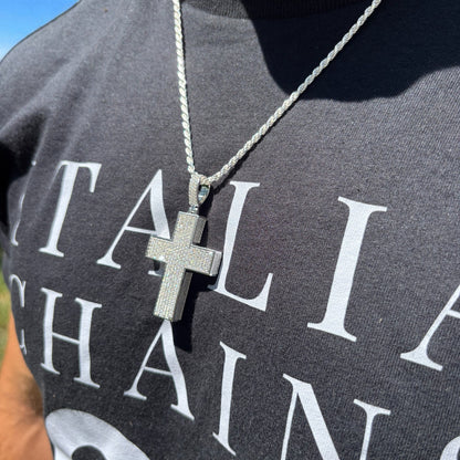 925 Sterling Silver 3D Cross Pendant With Moissanite - Medium