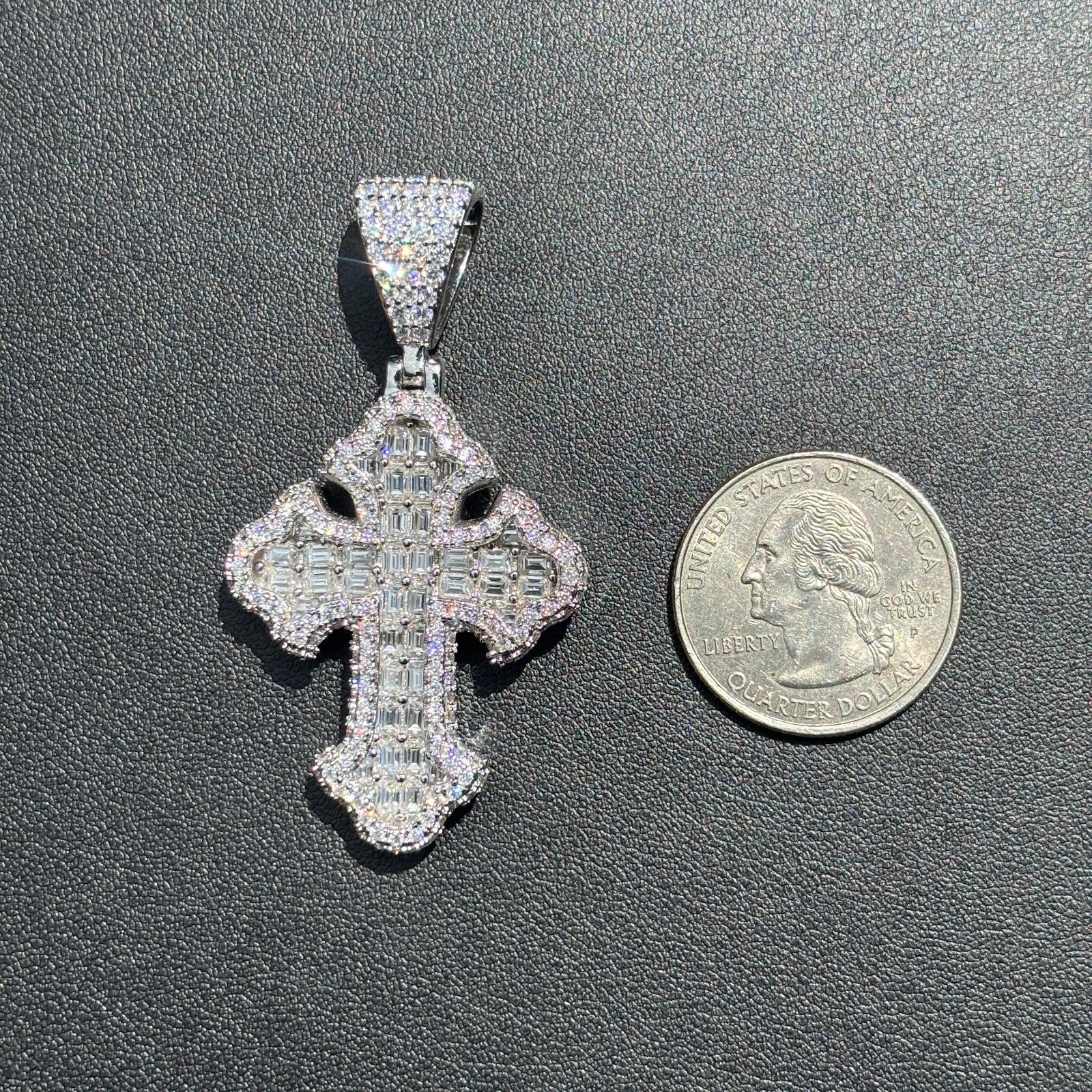925 Sterling Silver Gothic Cross With Moissanite - Medium