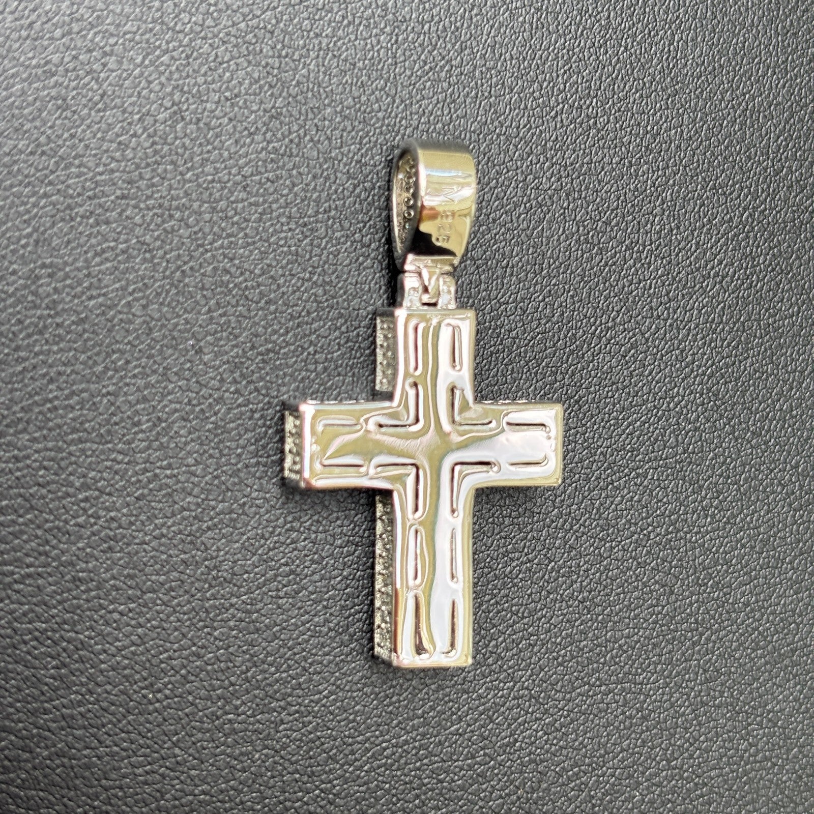 925 Sterling Silver 3D Cross Pendant With Moissanite - Small