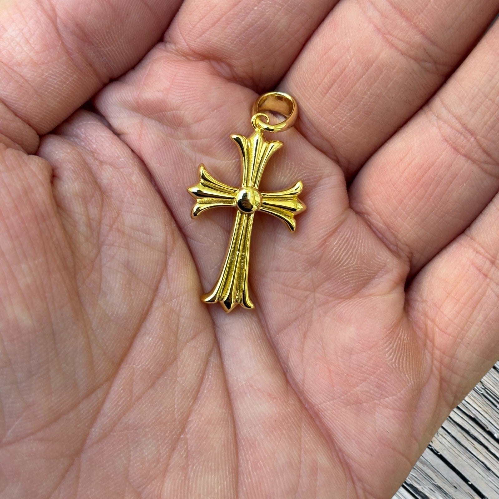 925 Sterling Silver Cross Hearts Pendant - Medium