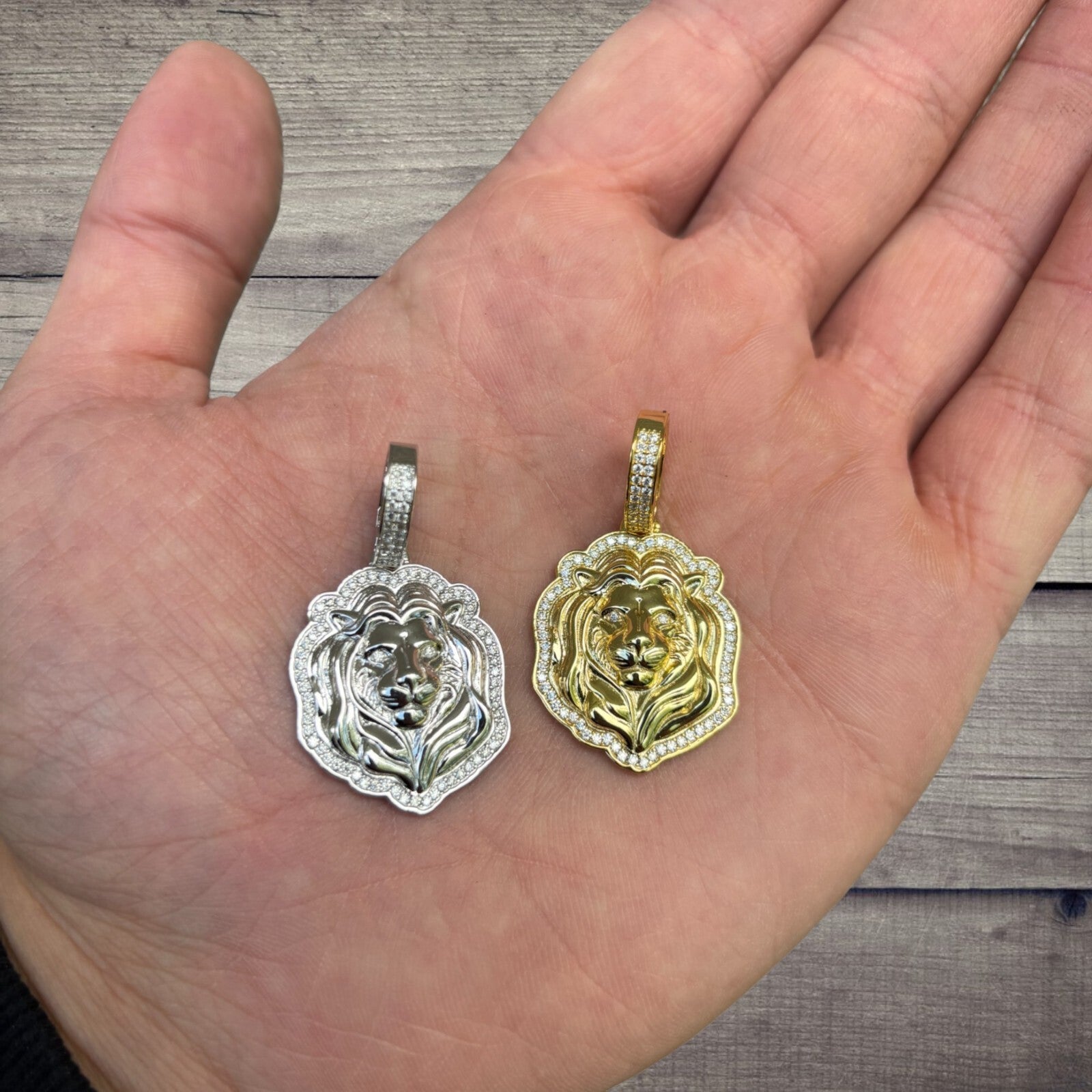 925 Sterling Silver Lion Head Pendant With Moissanite - Small