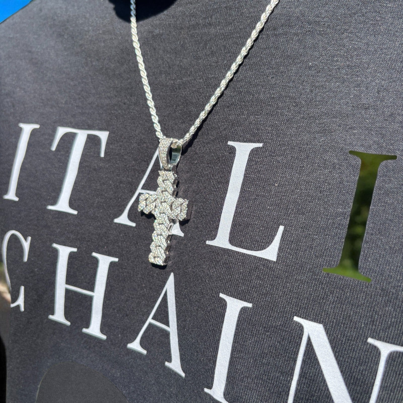 925 Sterling Silver Cuban Prong Cross With Moissanite - Medium