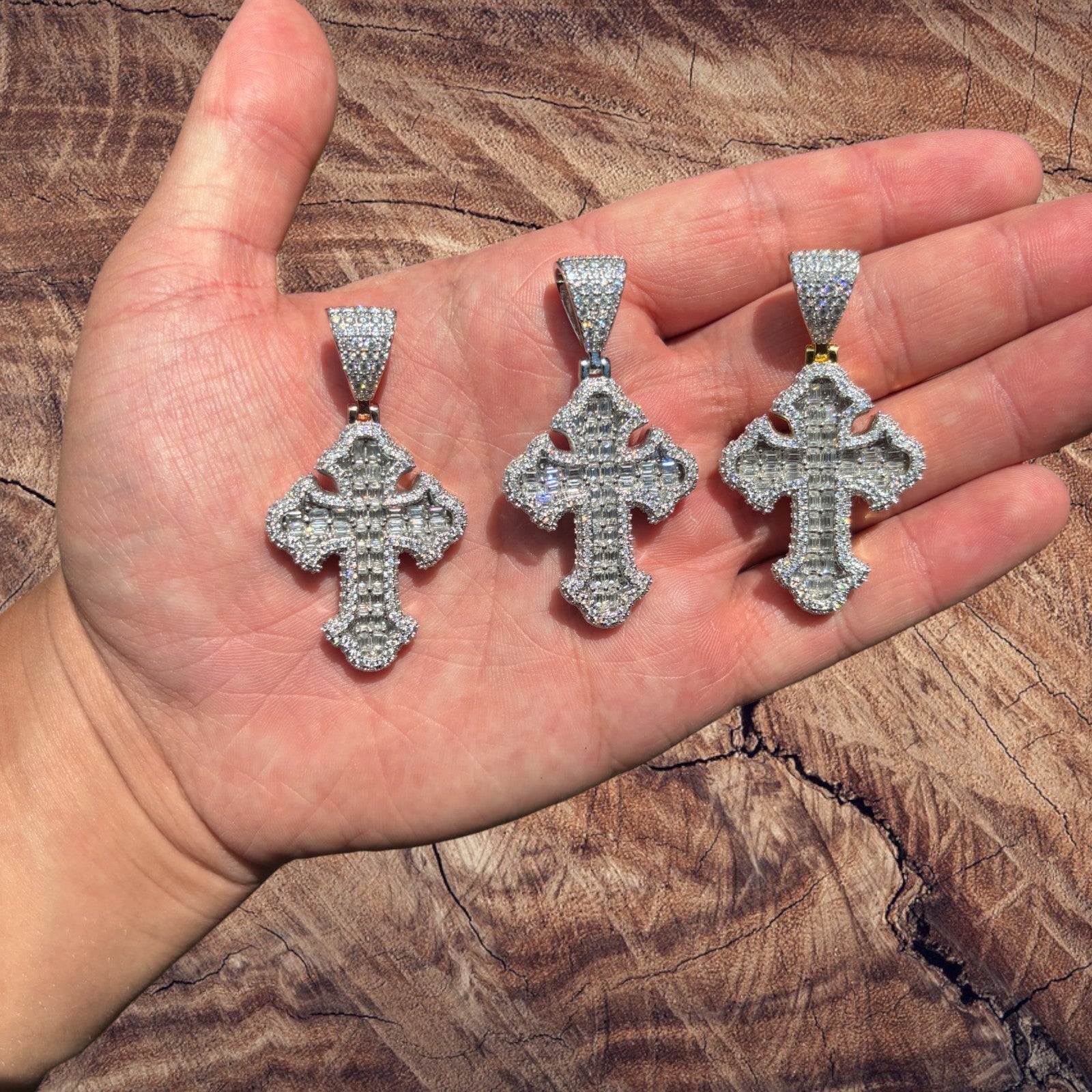 925 Sterling Silver Gothic Cross With Moissanite - Medium