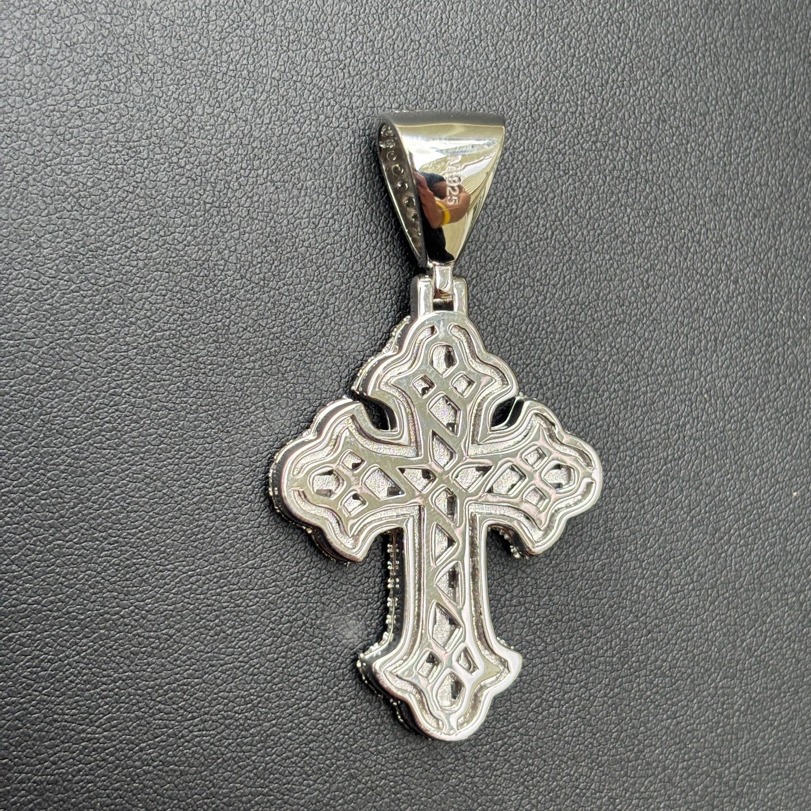925 Sterling Silver Gothic Cross With Moissanite - Medium