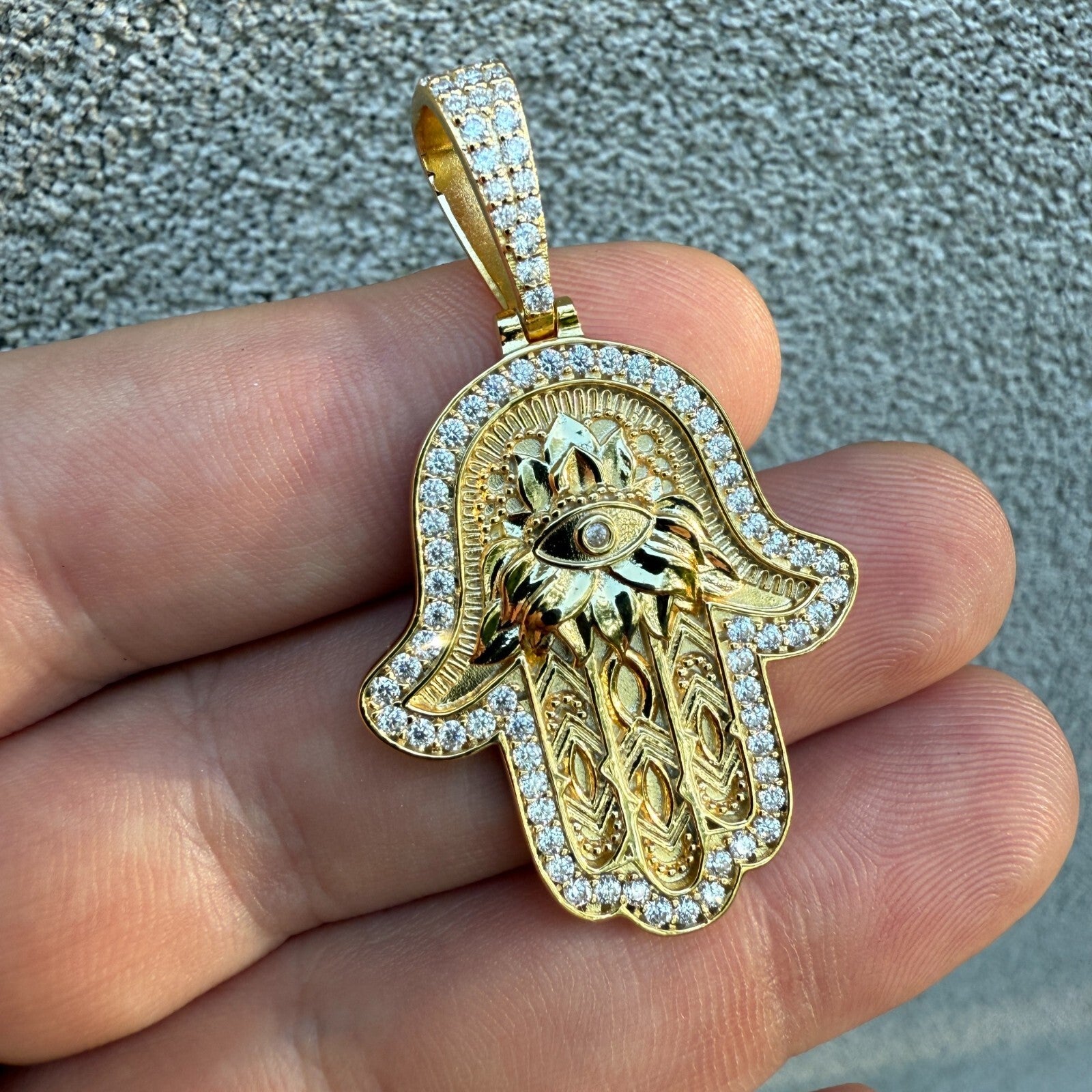 925 Sterling Silver Hamsa Hand Pendant With Moissanite - Medium