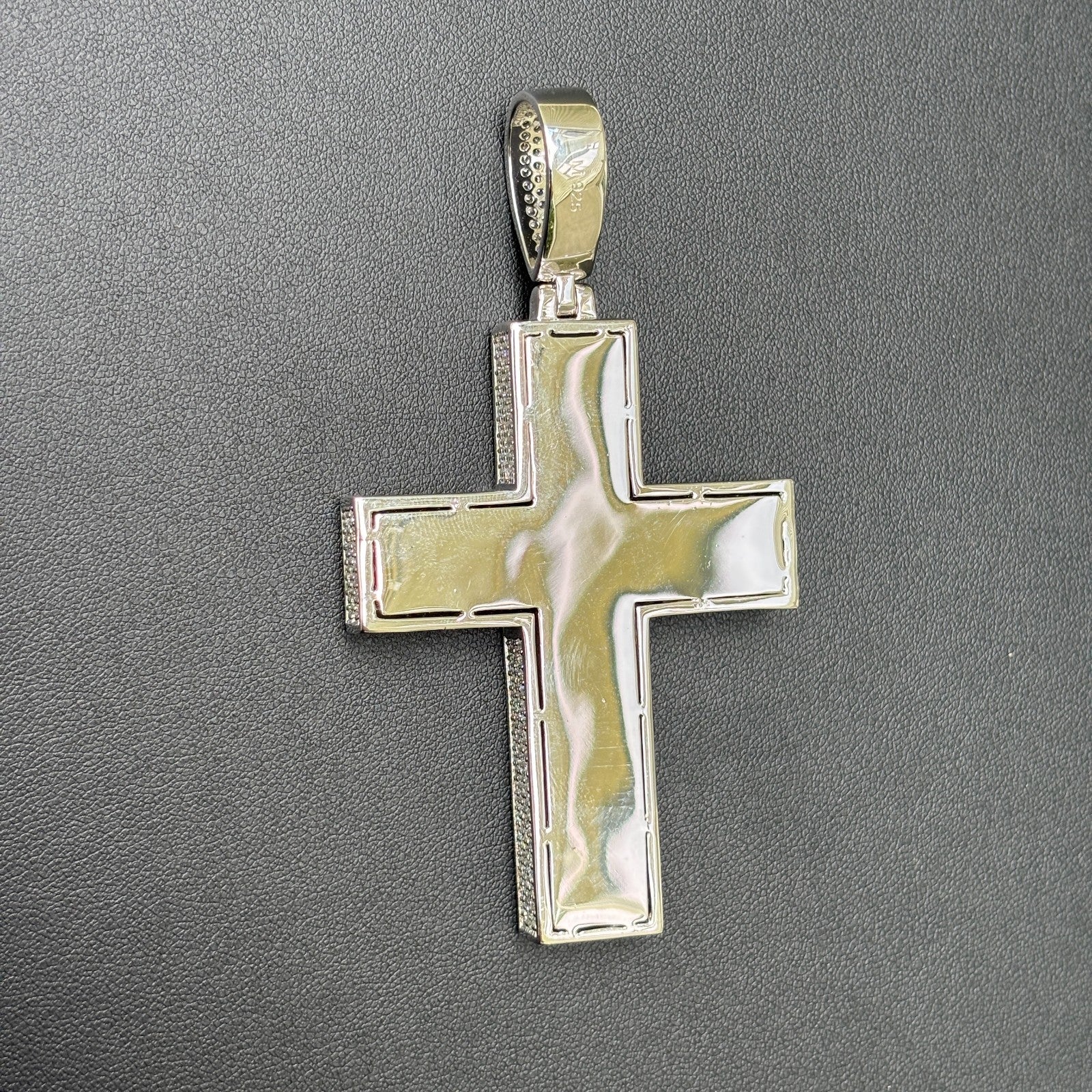 925 Sterling Silver 3D Cross Pendant With Moissanite - Large