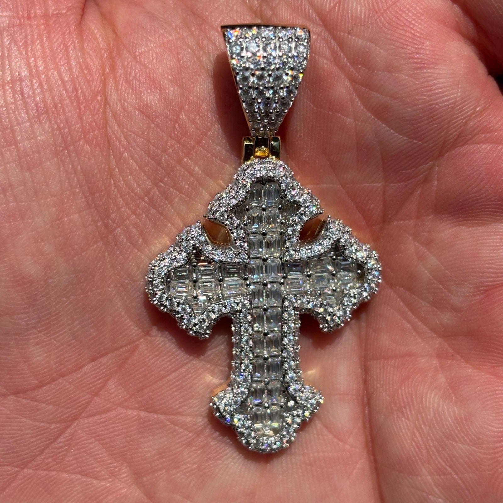 925 Sterling Silver Gothic Cross With Moissanite - Medium