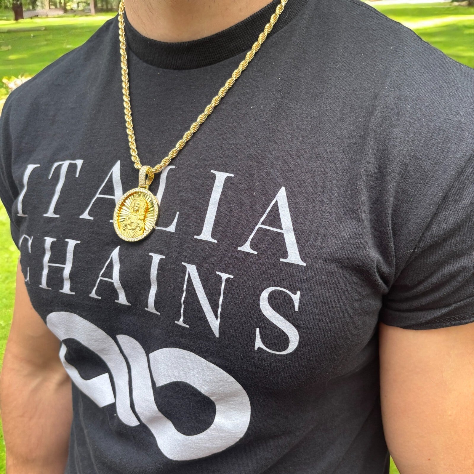 925 Sterling Silver Round Medallion Virgin Mary Pendant With Moissanite