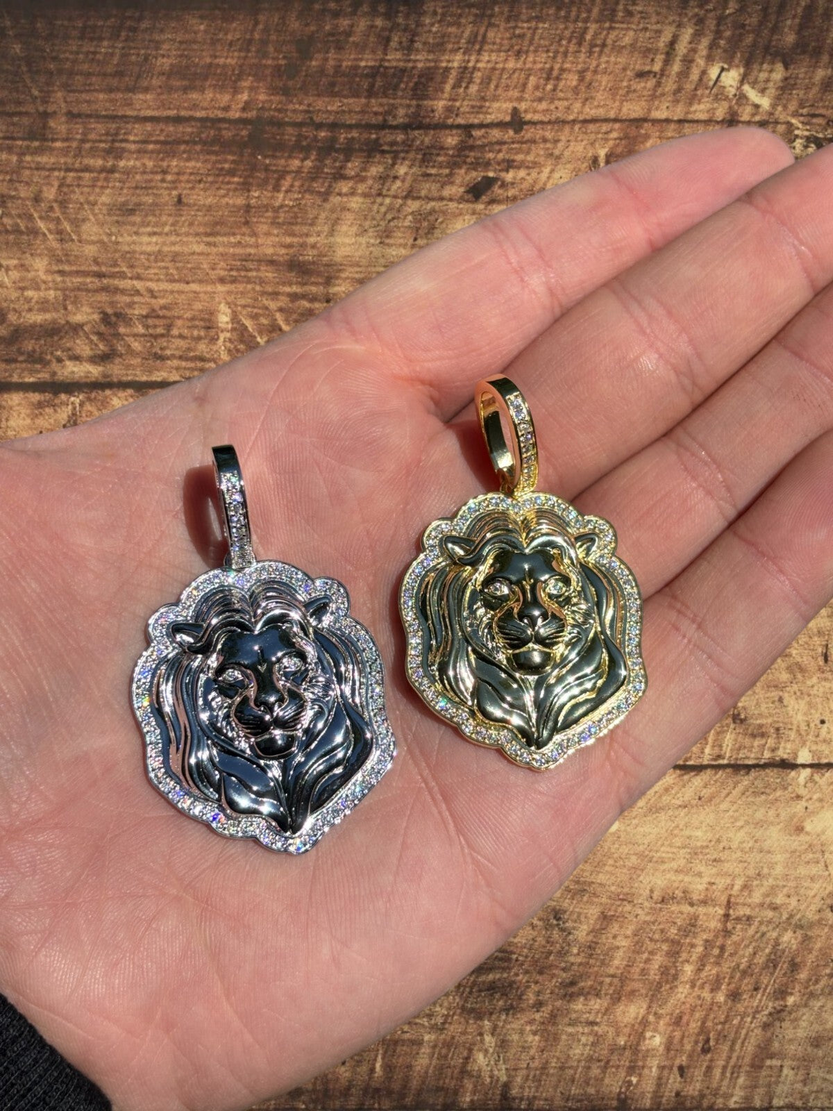 925 Sterling Silver Lion Head Pendant With Moissanite - Medium