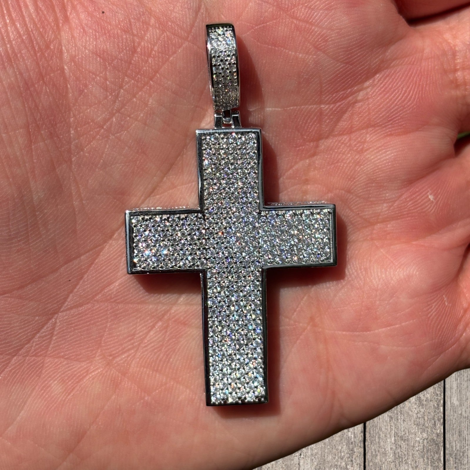 925 Sterling Silver 3D Cross Pendant With Moissanite - Medium