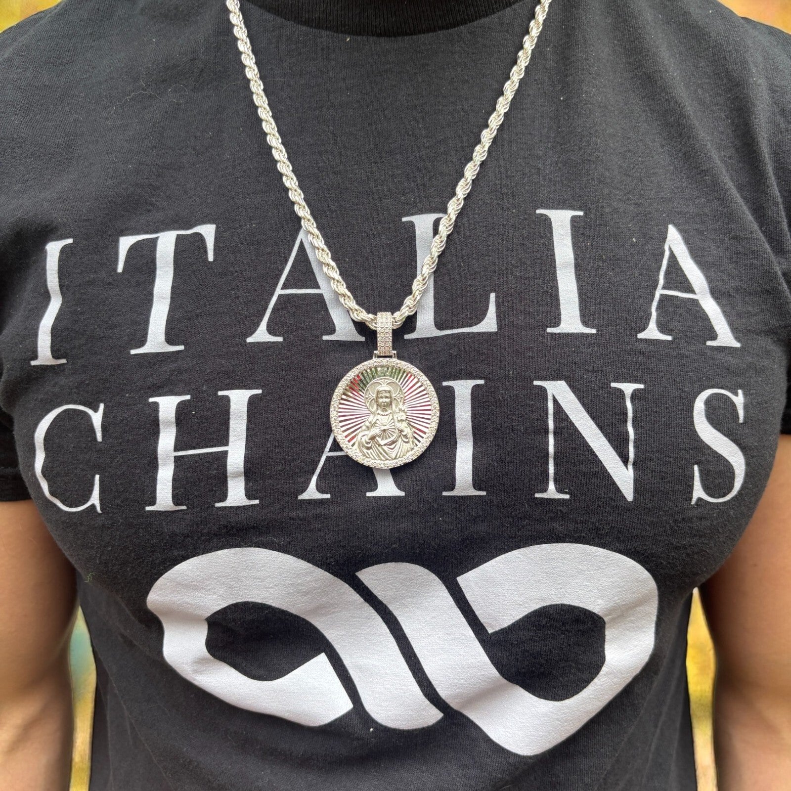 925 Sterling Silver Round Medallion Virgin Mary Pendant With Moissanite