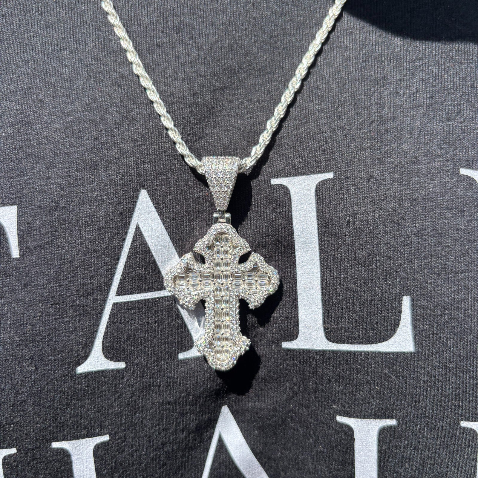 925 Sterling Silver Gothic Cross With Moissanite - Medium