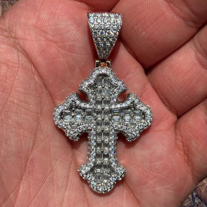 925 Sterling Silver Gothic Cross With Moissanite - Medium