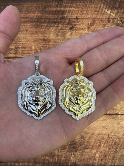 925 Sterling Silver Lion Head Pendant With Moissanite - Medium