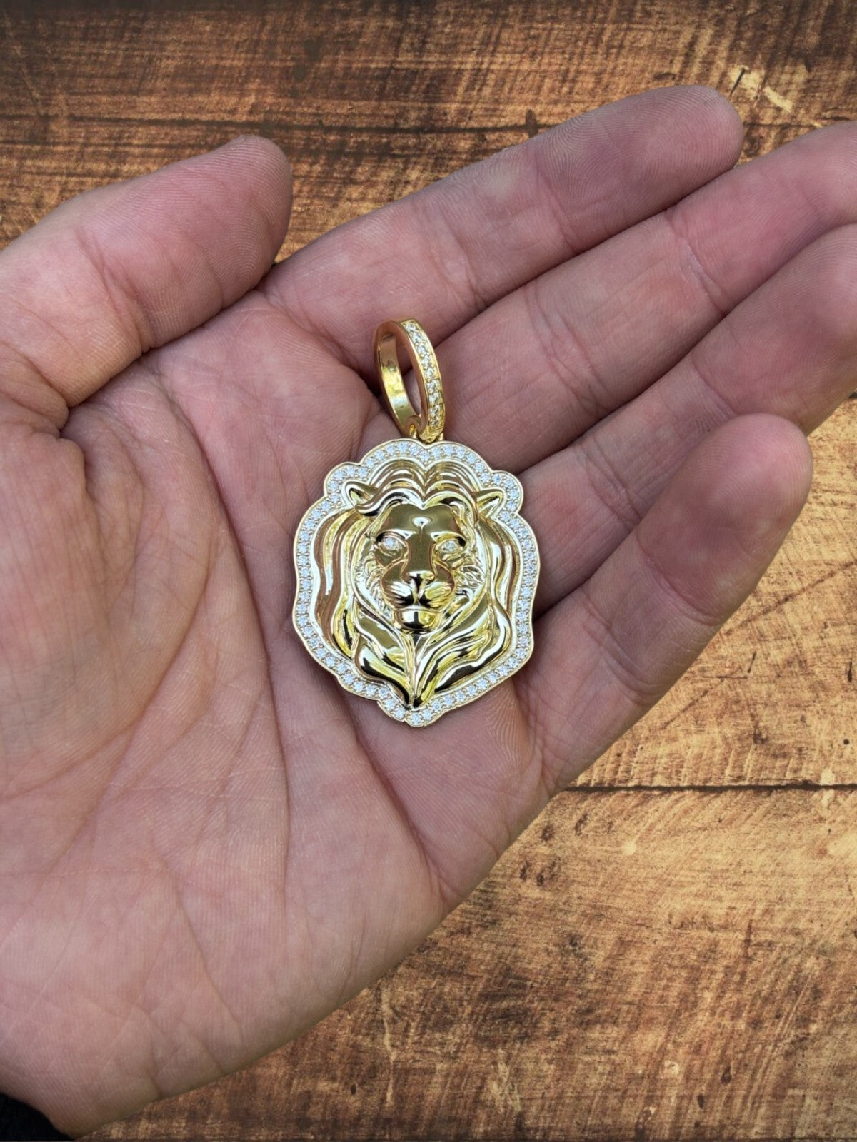 925 Sterling Silver Lion Head Pendant With Moissanite - Medium