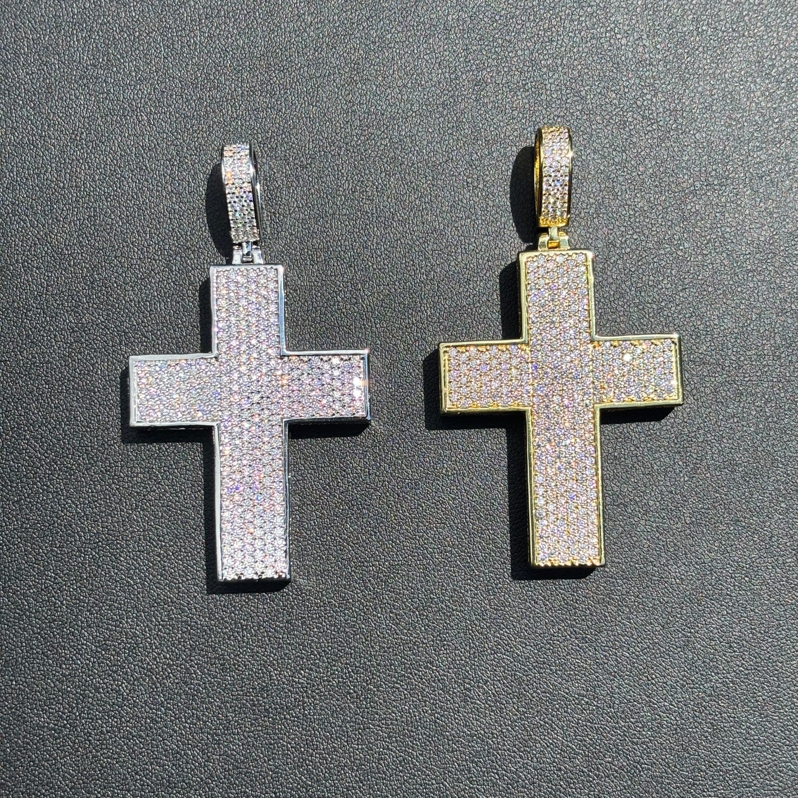 925 Sterling Silver 3D Cross Pendant With Moissanite - Medium