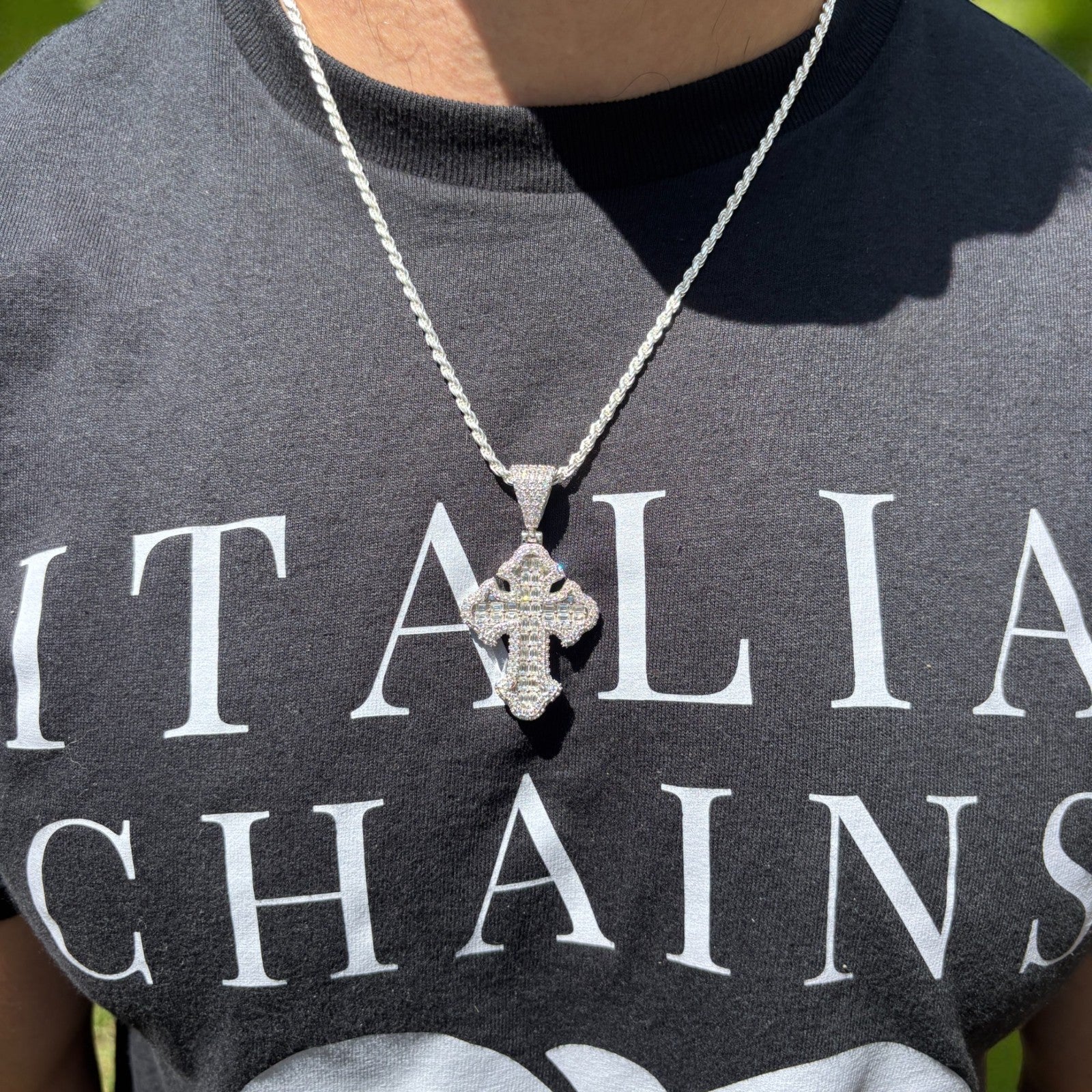 925 Sterling Silver Gothic Cross With Moissanite - Medium