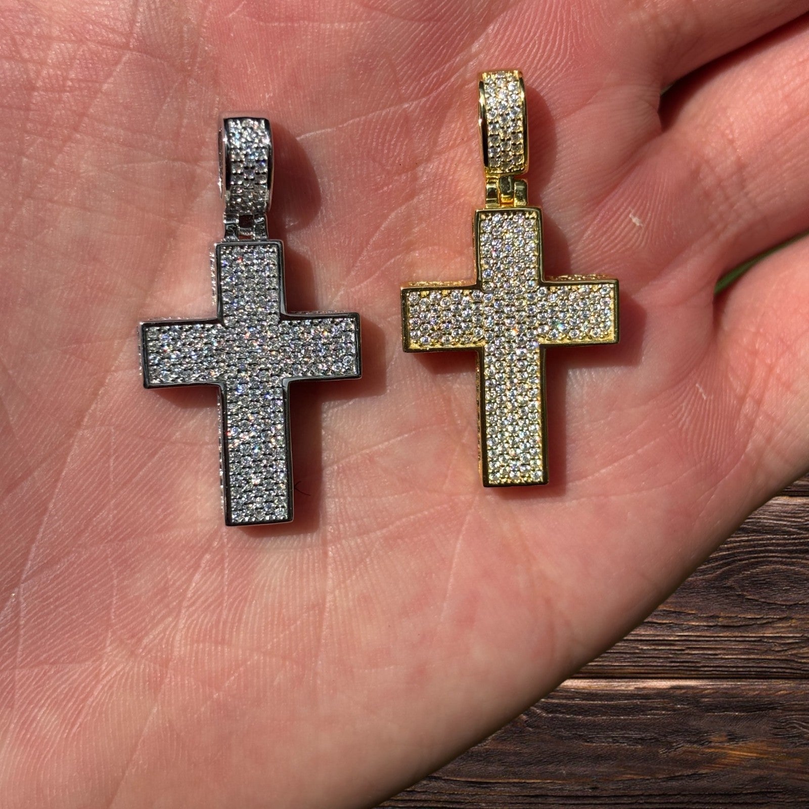 925 Sterling Silver 3D Cross Pendant With Moissanite - Small