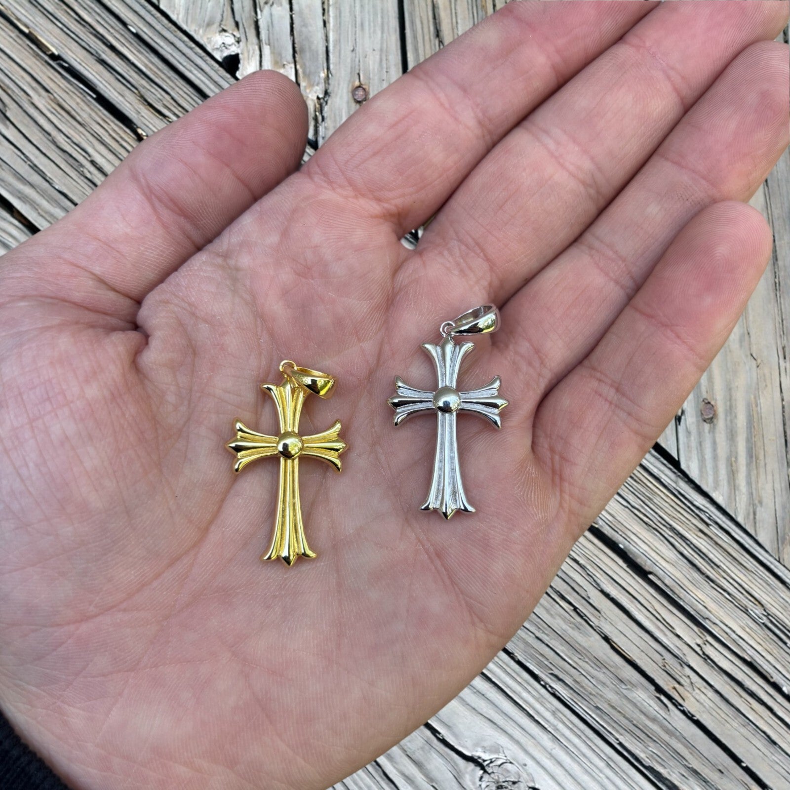 925 Sterling Silver Cross Hearts Pendant - Medium