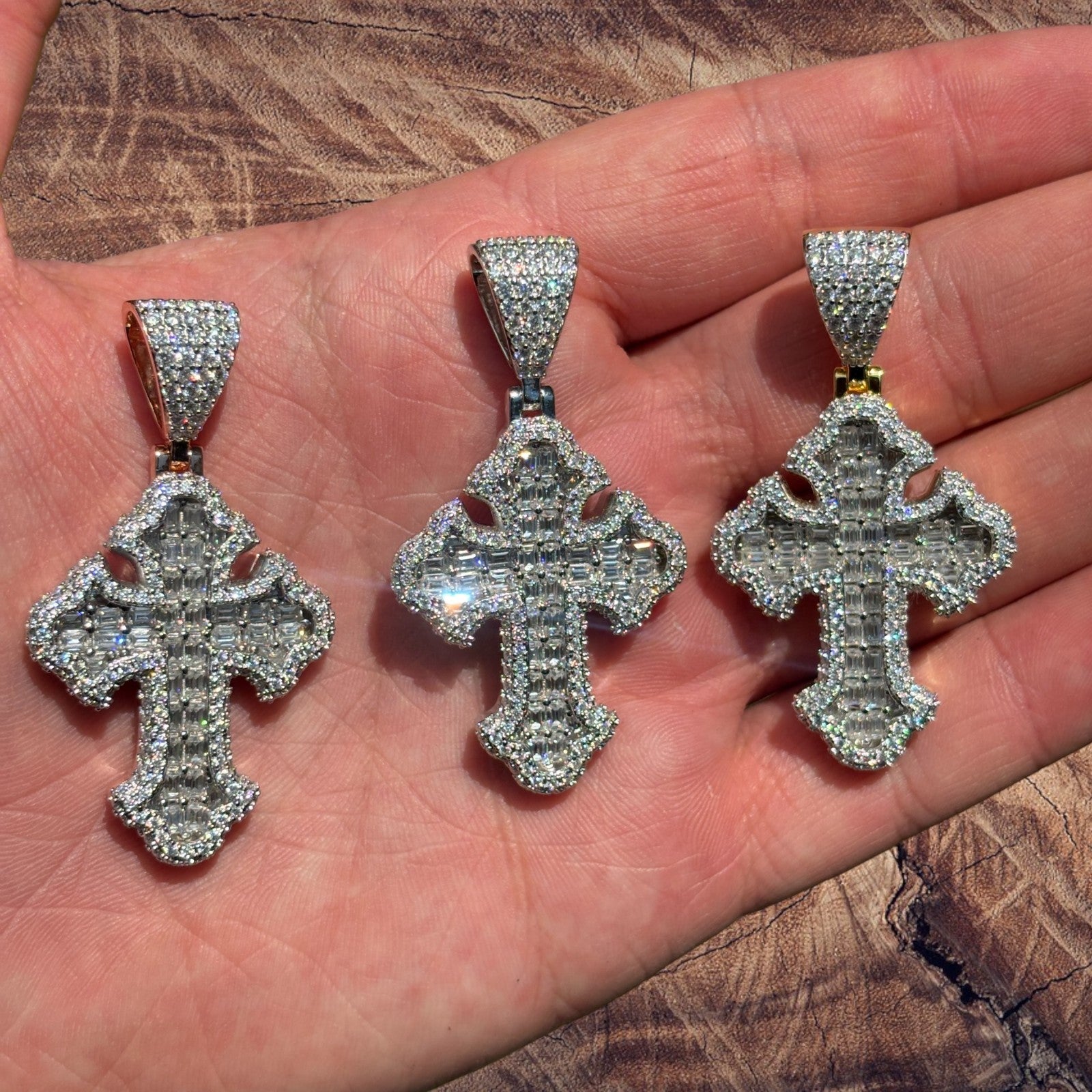 925 Sterling Silver Gothic Cross With Moissanite - Medium