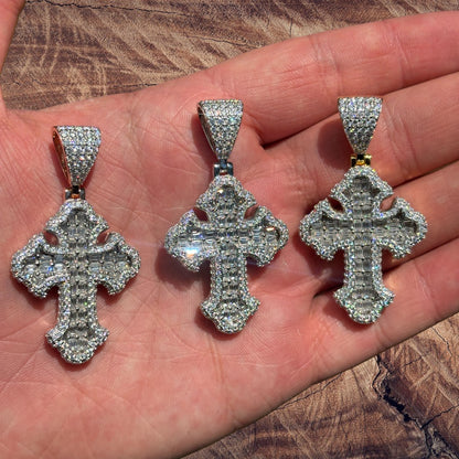 925 Sterling Silver Gothic Cross With Moissanite - Medium