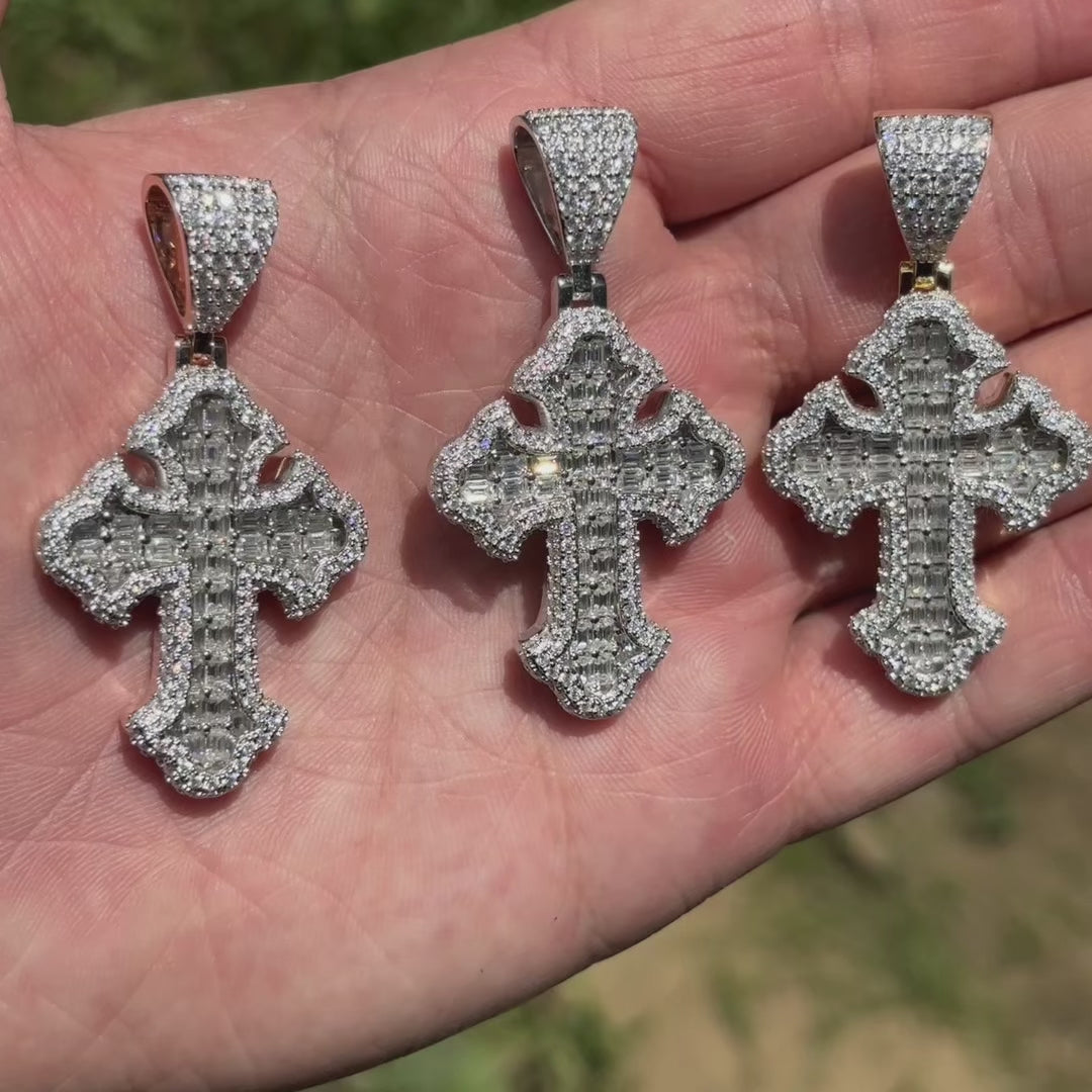 925 Sterling Silver Gothic Cross With Moissanite - Medium